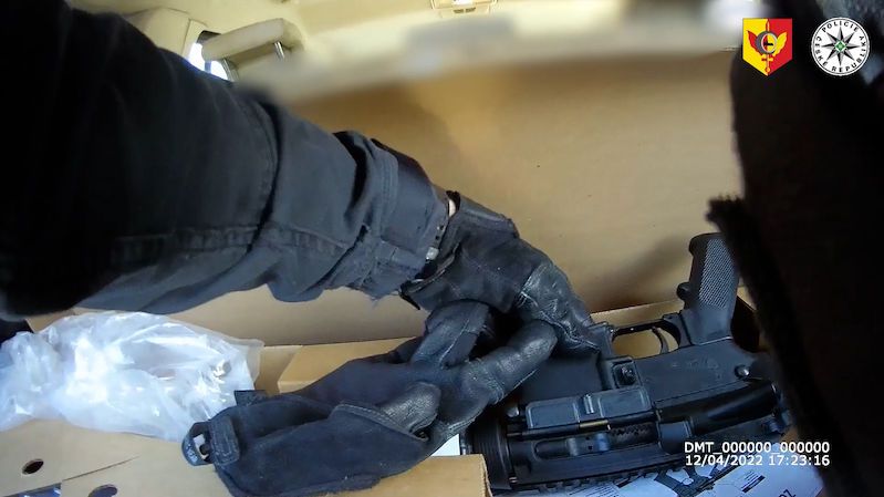 Při kontrole řidiče v Praze našli policisté dvě útočné pušky